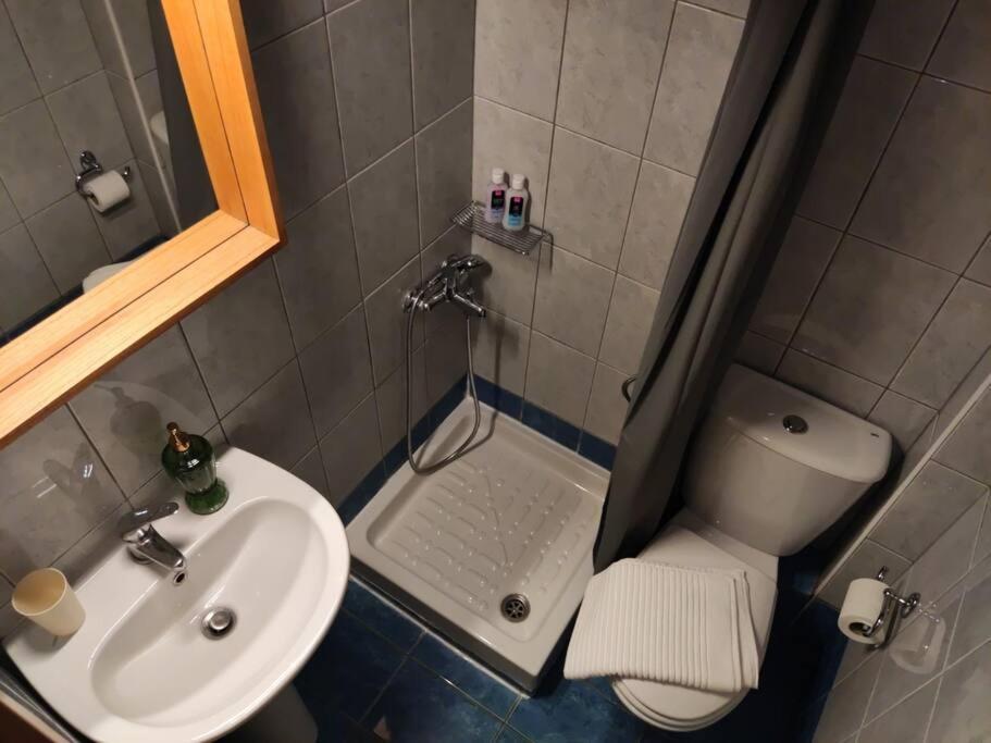 Elegant Central Studio With Balcony & 1 Gbps Fiber Salonic Exterior foto