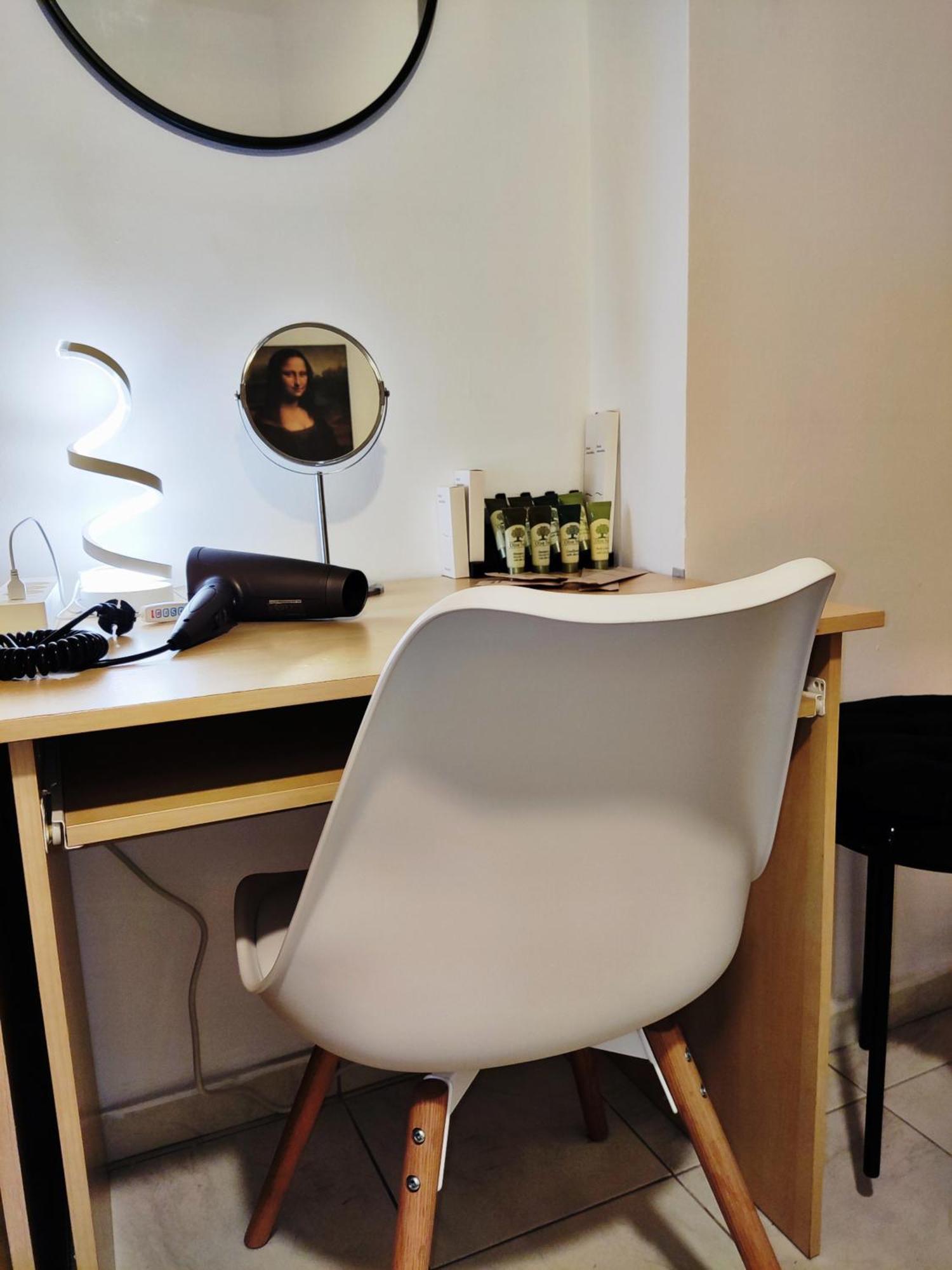 Elegant Central Studio With Balcony & 1 Gbps Fiber Salonic Exterior foto