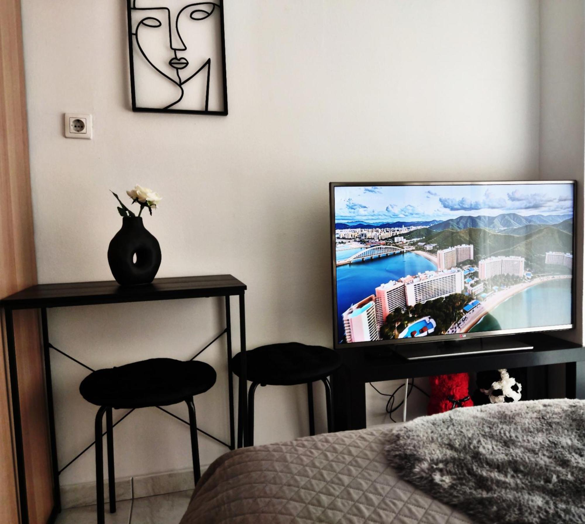 Elegant Central Studio With Balcony & 1 Gbps Fiber Salonic Exterior foto