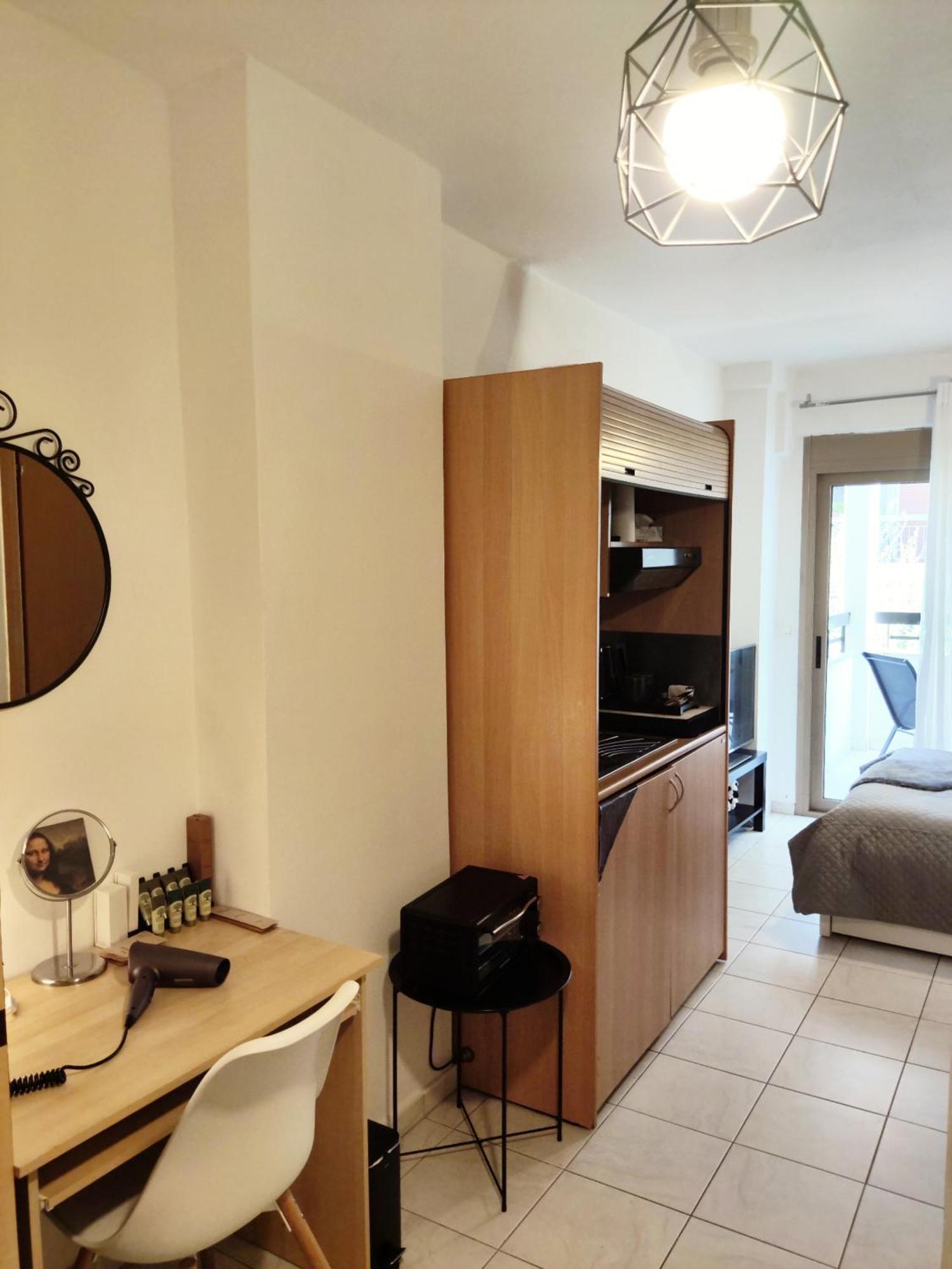Elegant Central Studio With Balcony & 1 Gbps Fiber Salonic Exterior foto